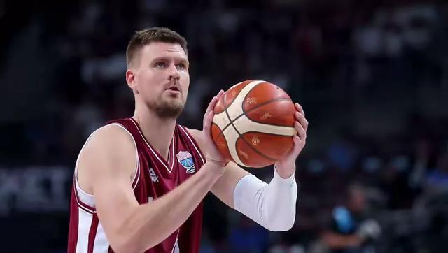 员博格丹诺, amp, 违体犯规